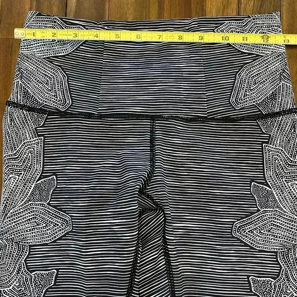 Lululemon Dottie tribe legging - Picture 8 of 9
